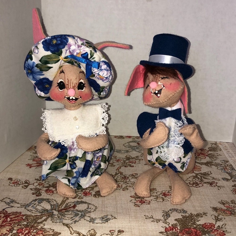 Vintage Annalee 1999 bunny Couple